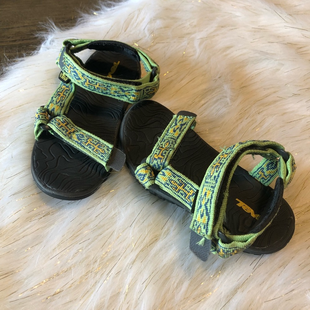 👦🏼Teva sandals💚